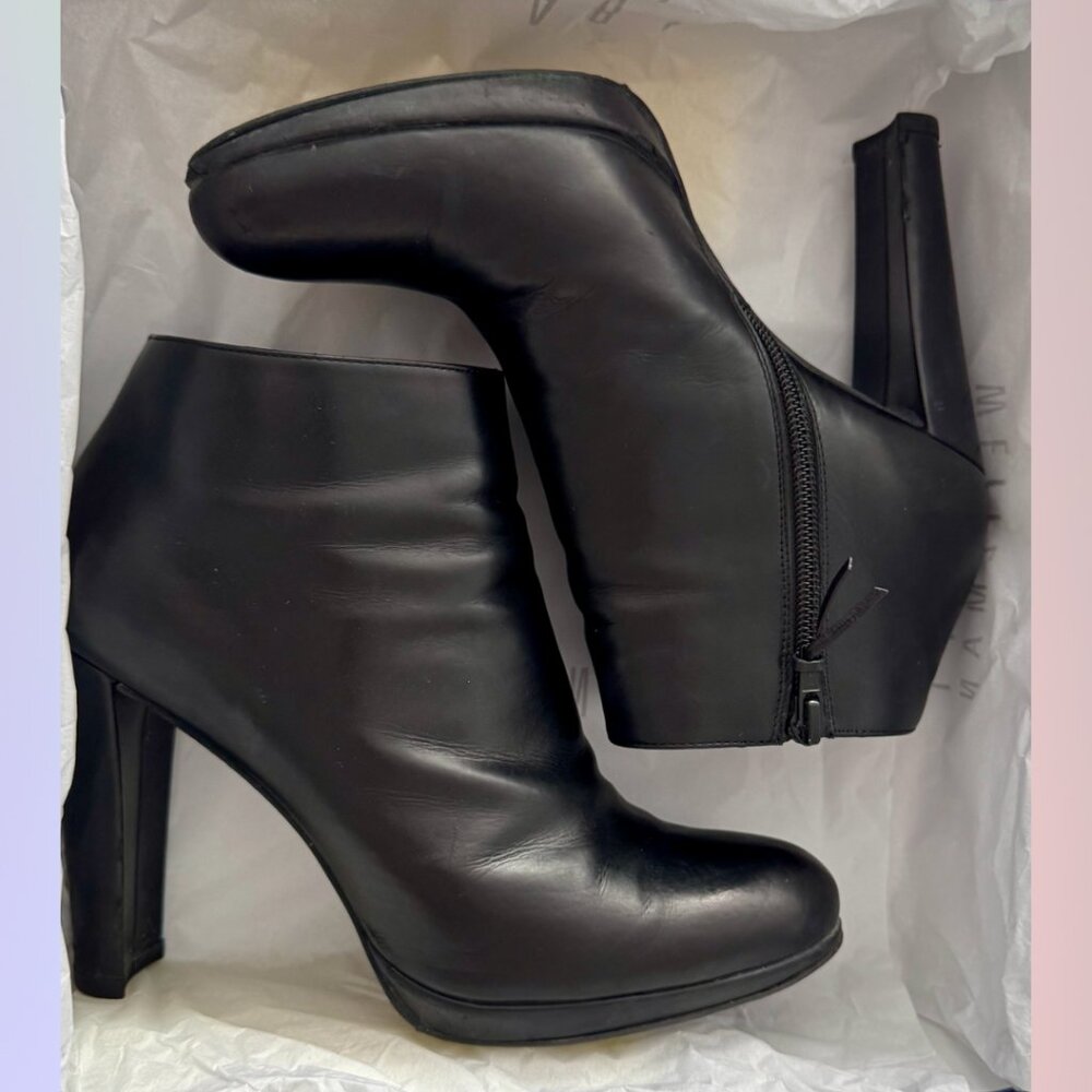 Stuart Weitzman “Gran” Black Polished Calf Leather Booties – Size 7
